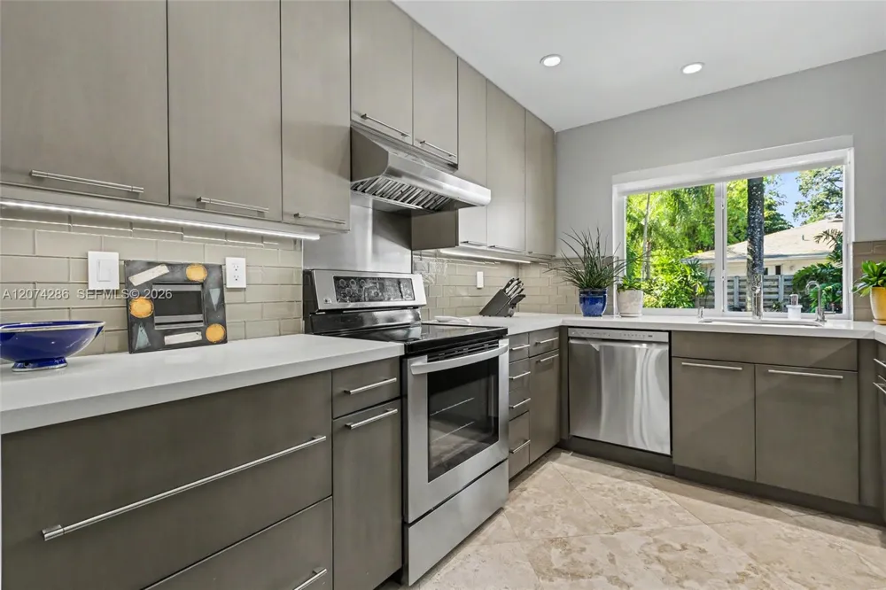 13 Dogwood Rd Hollywood, FL 33021