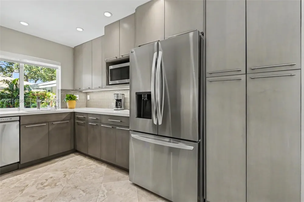 13 Dogwood Rd Hollywood, FL 33021