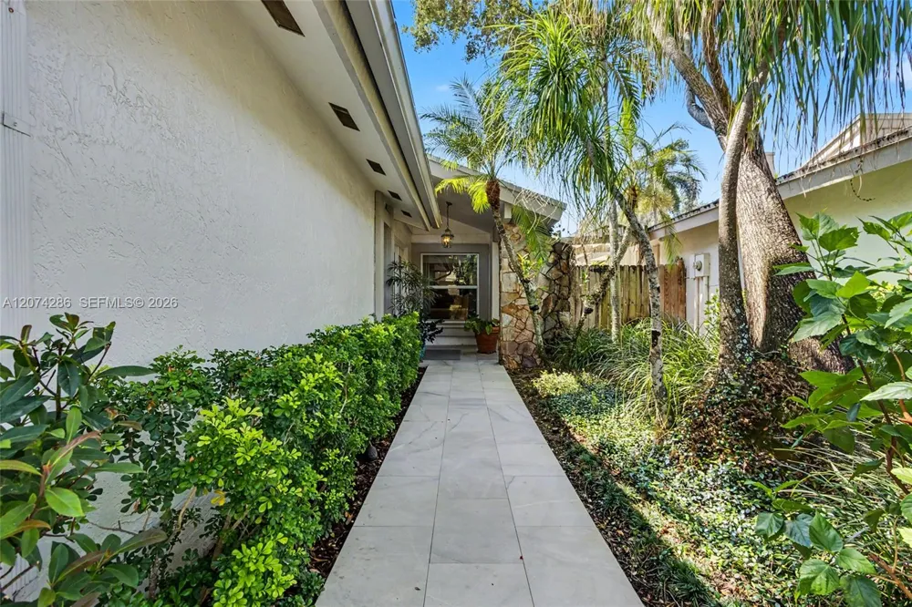 13 Dogwood Rd Hollywood, FL 33021