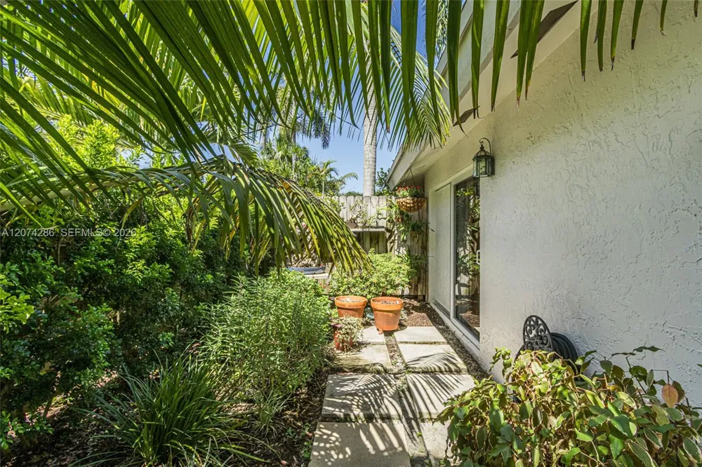 13 Dogwood Rd Hollywood, FL 33021