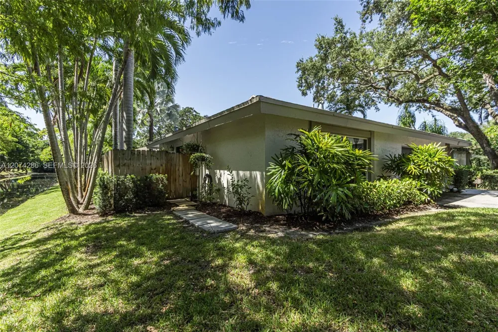 13 Dogwood Rd Hollywood, FL 33021