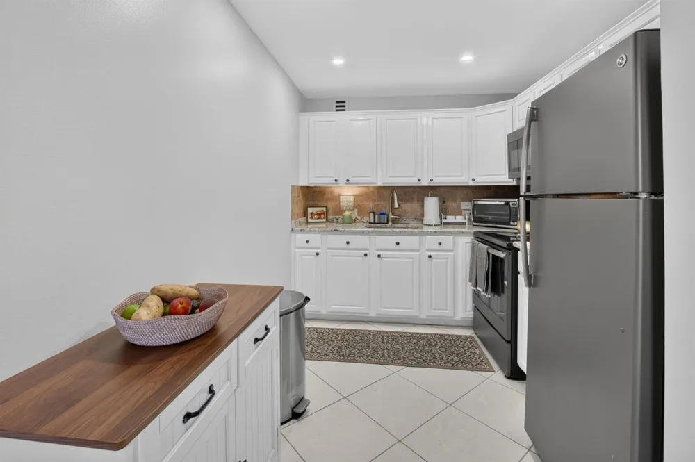 236 Preston Way #f Boca Raton, FL 33434