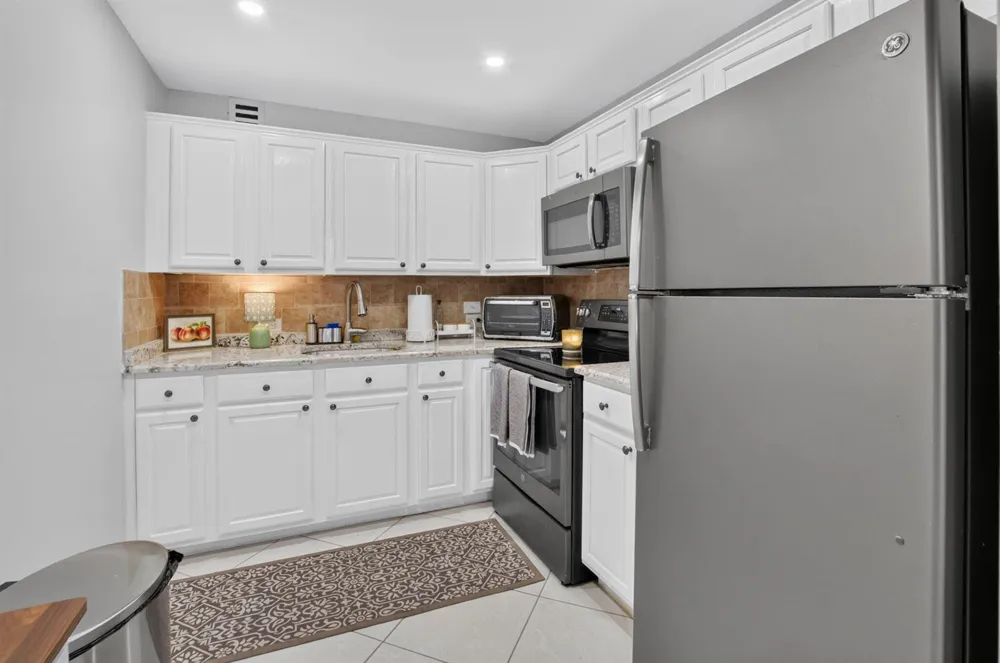 236 Preston Way #f Boca Raton, FL 33434