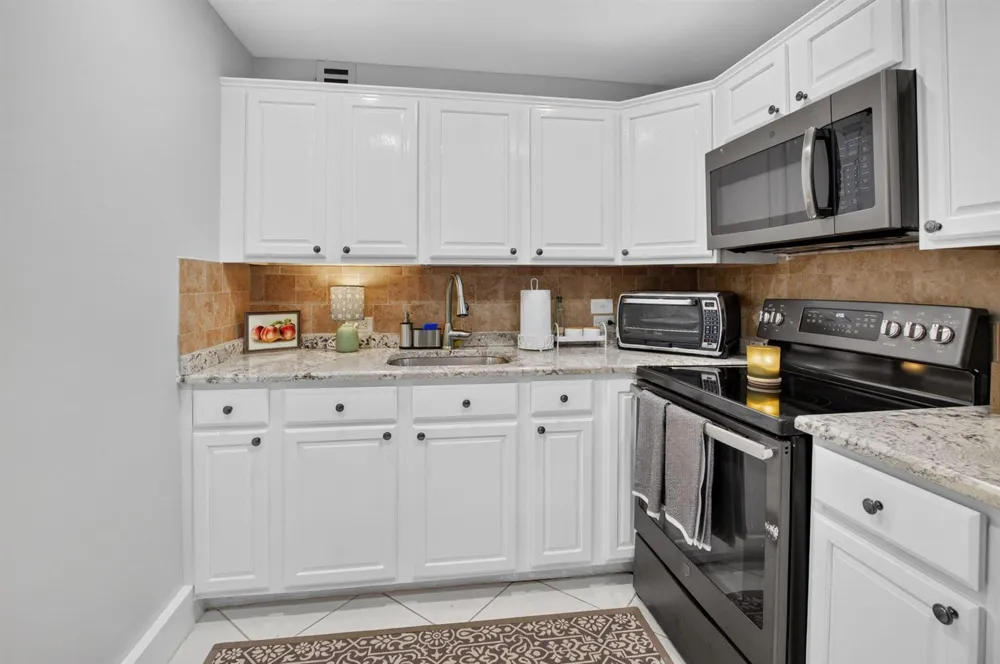 236 Preston Way #f Boca Raton, FL 33434