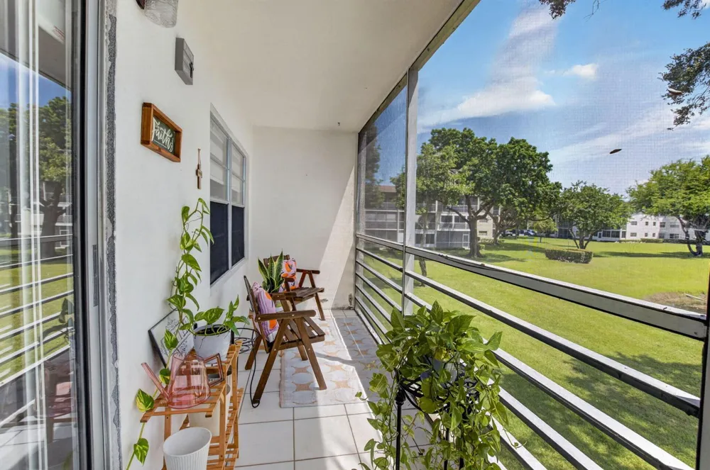 236 Preston Way #f Boca Raton, FL 33434