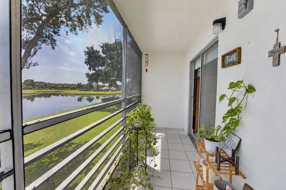 236 Preston Way #f Boca Raton, FL 33434