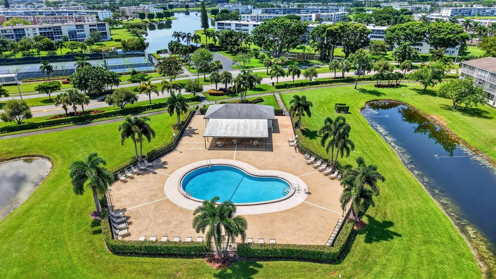 236 Preston Way #f Boca Raton, FL 33434