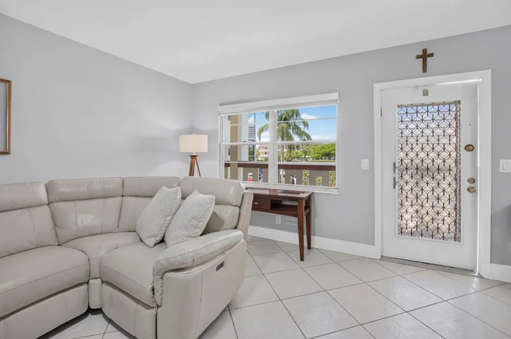 236 Preston Way #f Boca Raton, FL 33434