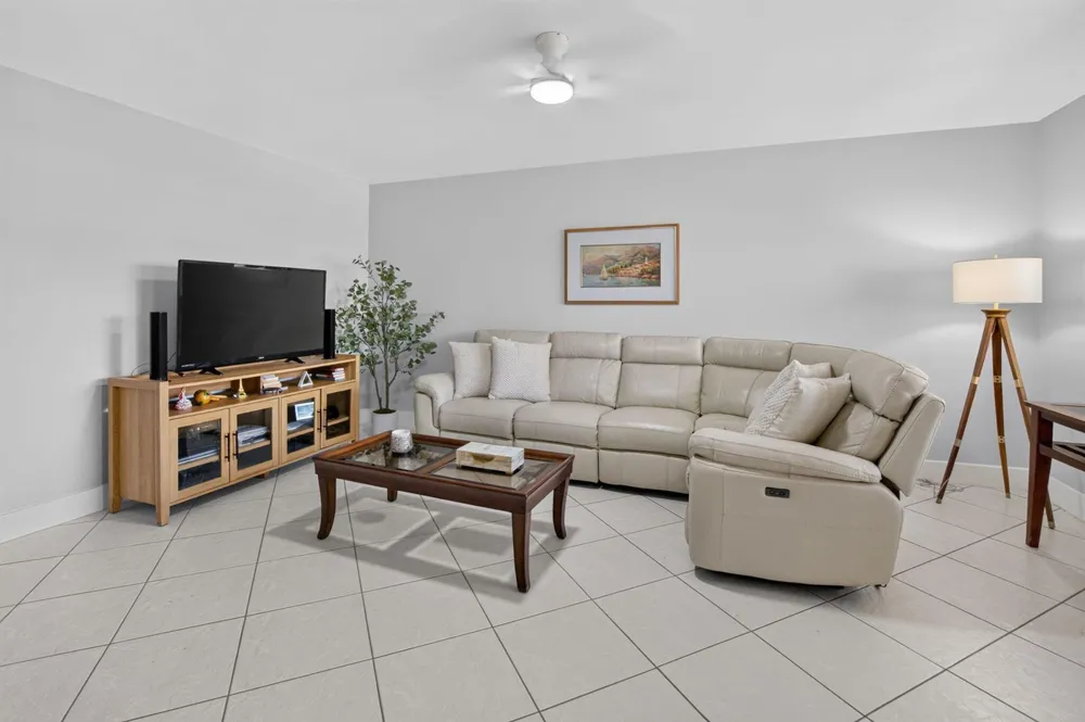 236 Preston Way #f Boca Raton, FL 33434