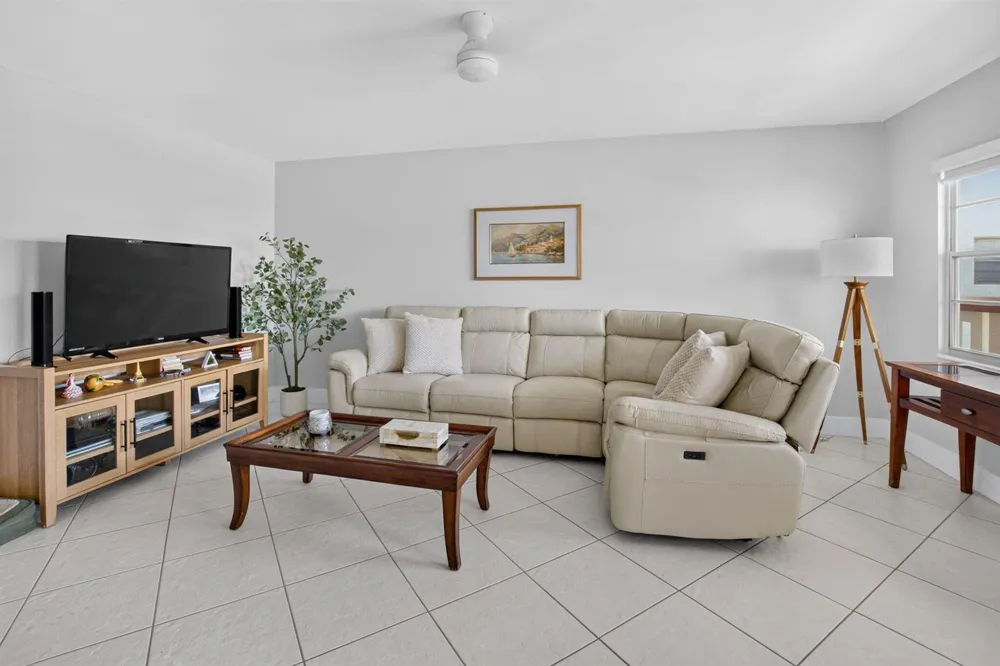 236 Preston Way #f Boca Raton, FL 33434