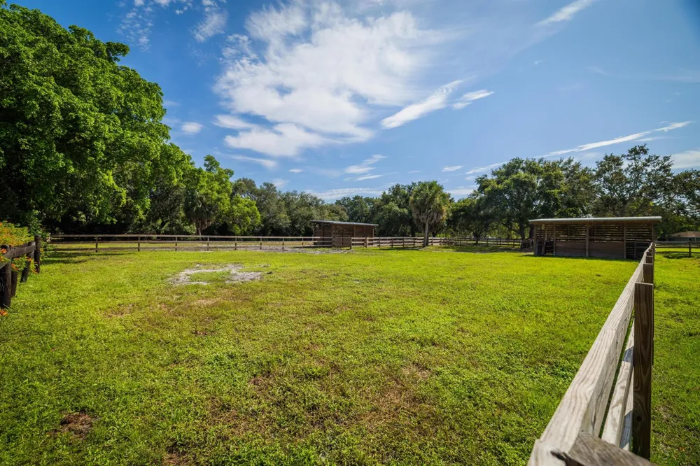 4300 Vinkemulder Road Coconut Creek, FL 33073