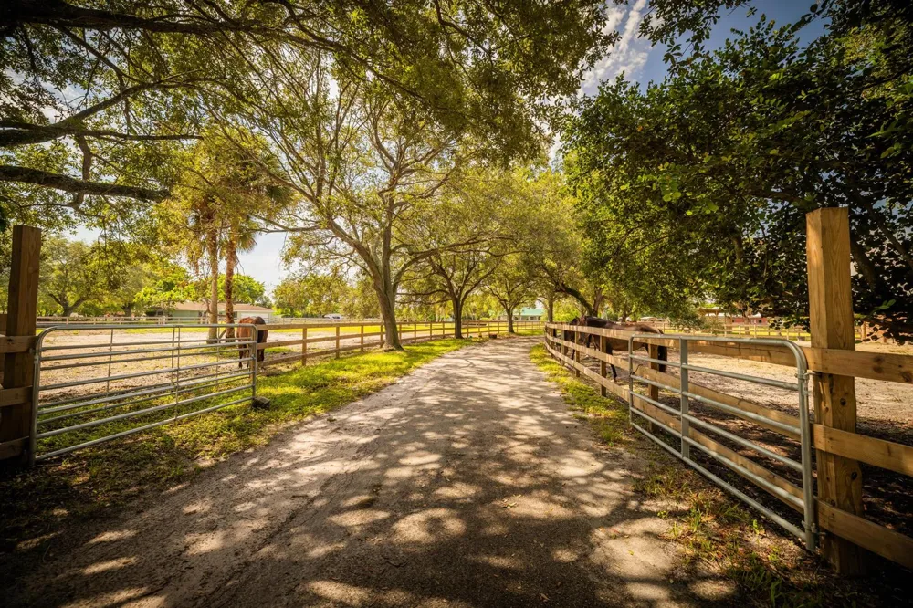 4300 Vinkemulder Road Coconut Creek, FL 33073
