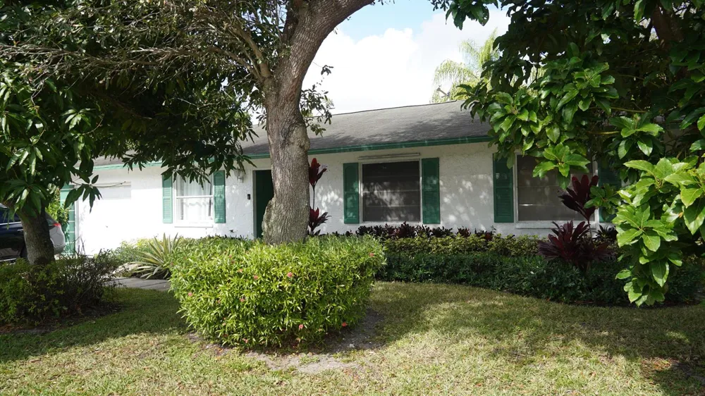 5805 BOSQUE LANE West Palm Beach, FL 33415