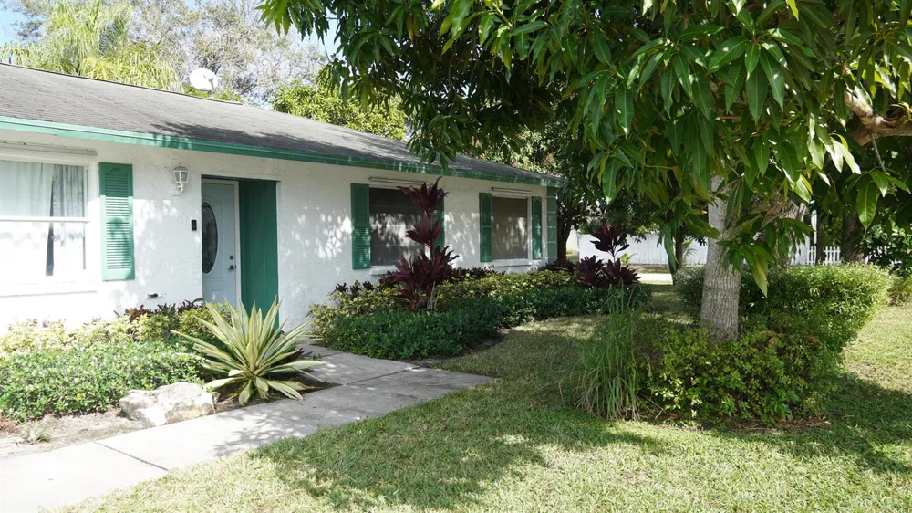 5805 BOSQUE LANE West Palm Beach, FL 33415