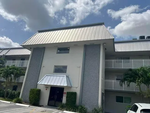 2960 RIVERSIDE DRIVE #318-2