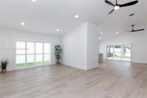 46 Gables Blvd