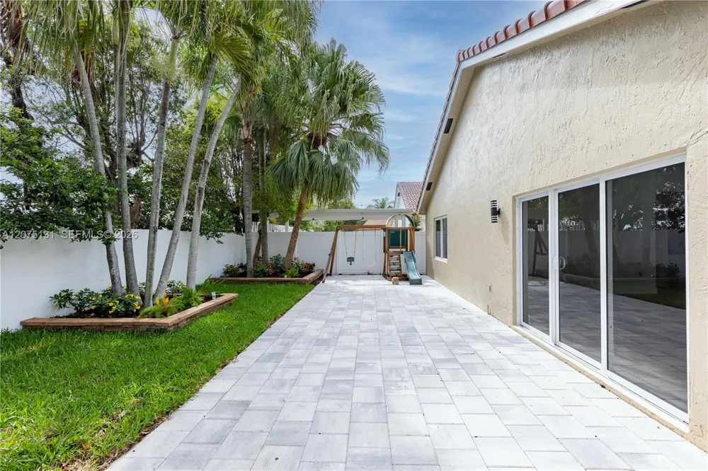 46 Gables Blvd Weston, FL 33326