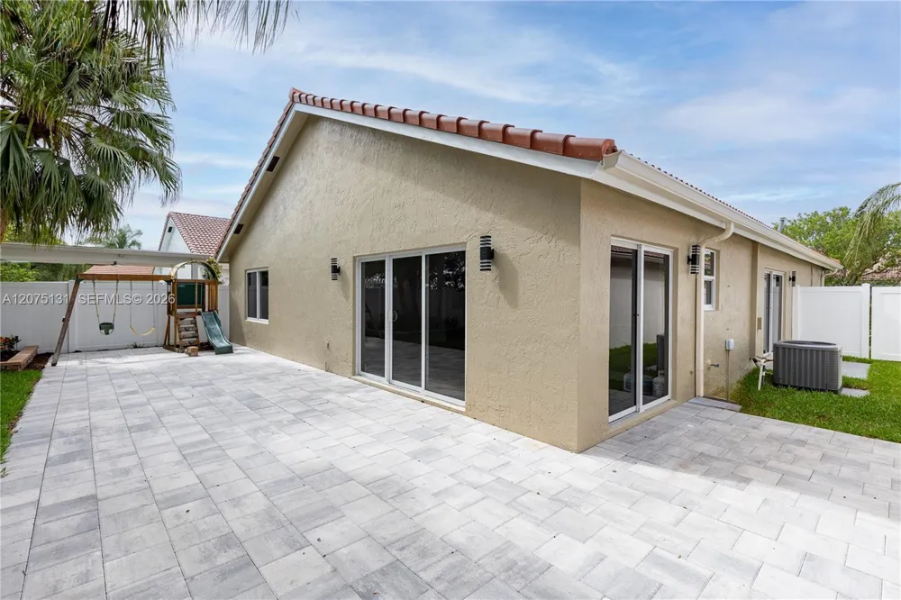 46 Gables Blvd Weston, FL 33326