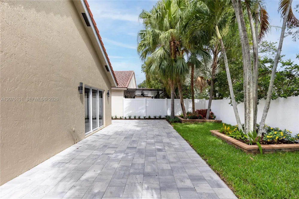 46 Gables Blvd Weston, FL 33326
