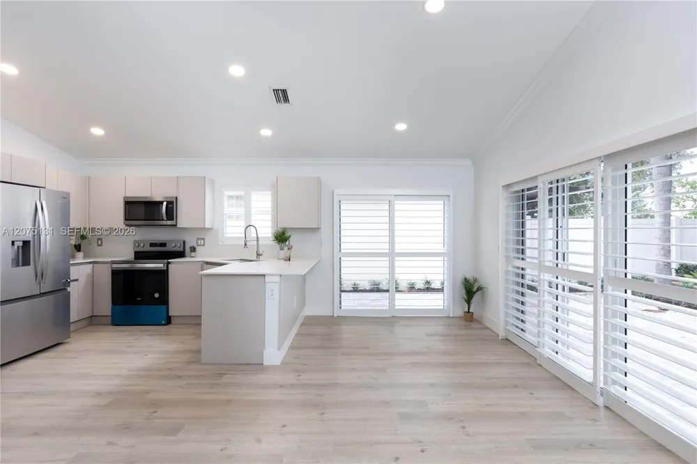 46 Gables Blvd Weston, FL 33326