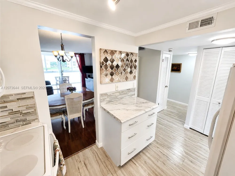 2801 Pine Island Rd #208 Sunrise, FL 33322