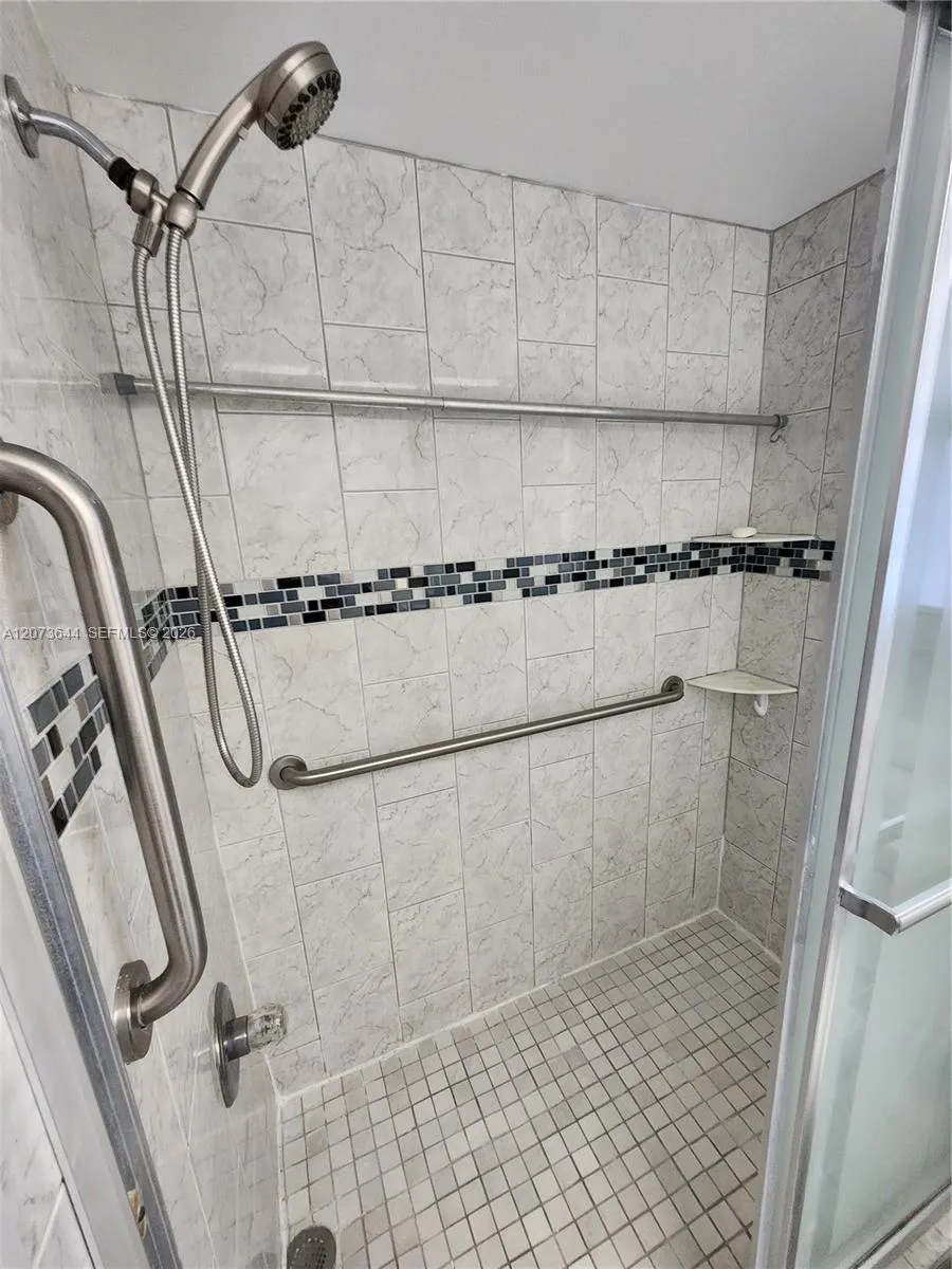 2801 Pine Island Rd #208 Sunrise, FL 33322