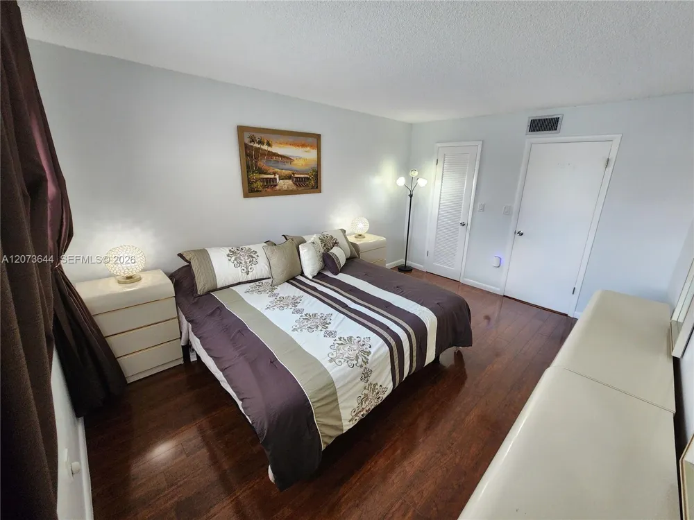 2801 Pine Island Rd #208 Sunrise, FL 33322