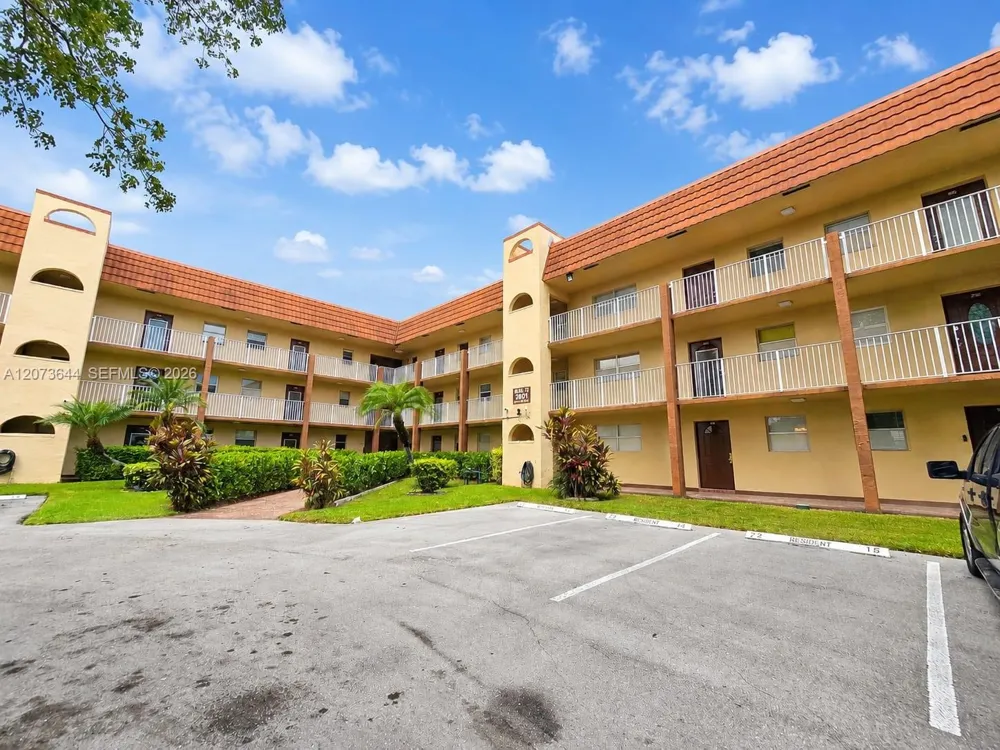 2801 Pine Island Rd #208 Sunrise, FL 33322