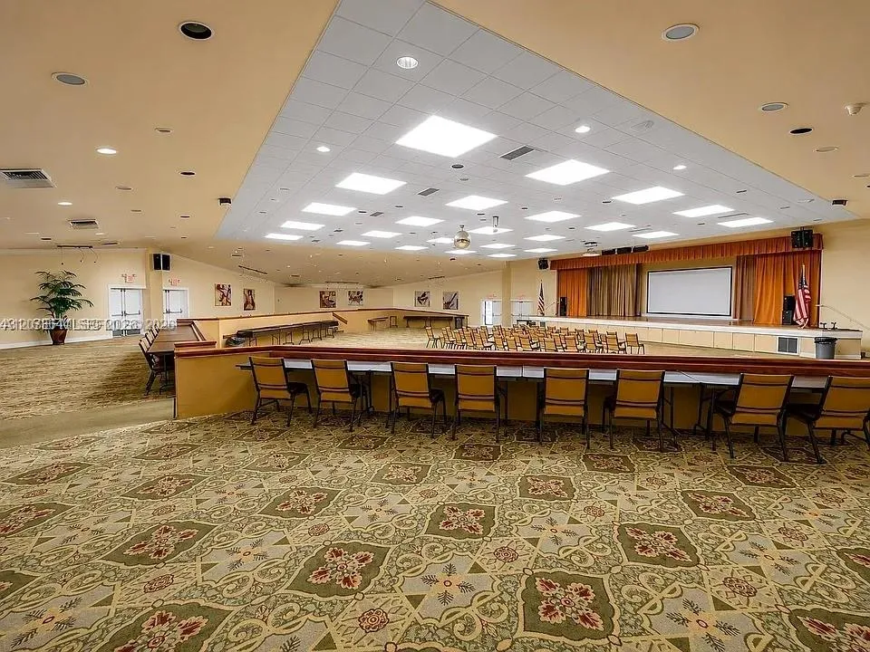 2801 Pine Island Rd #208 Sunrise, FL 33322