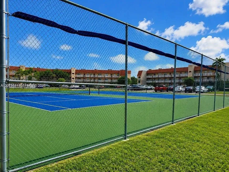 2801 Pine Island Rd #208 Sunrise, FL 33322