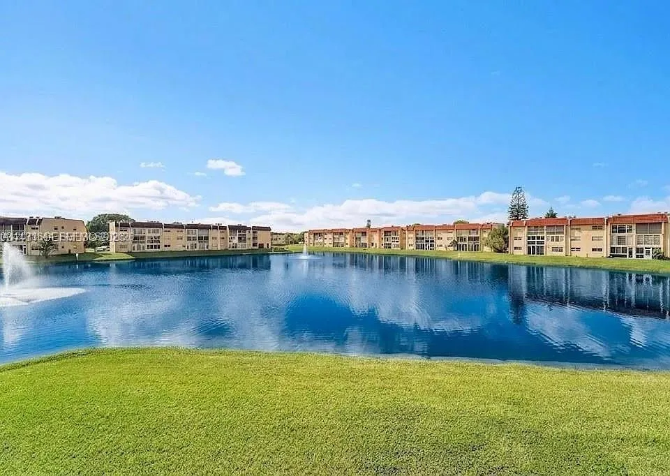 2801 Pine Island Rd #208 Sunrise, FL 33322