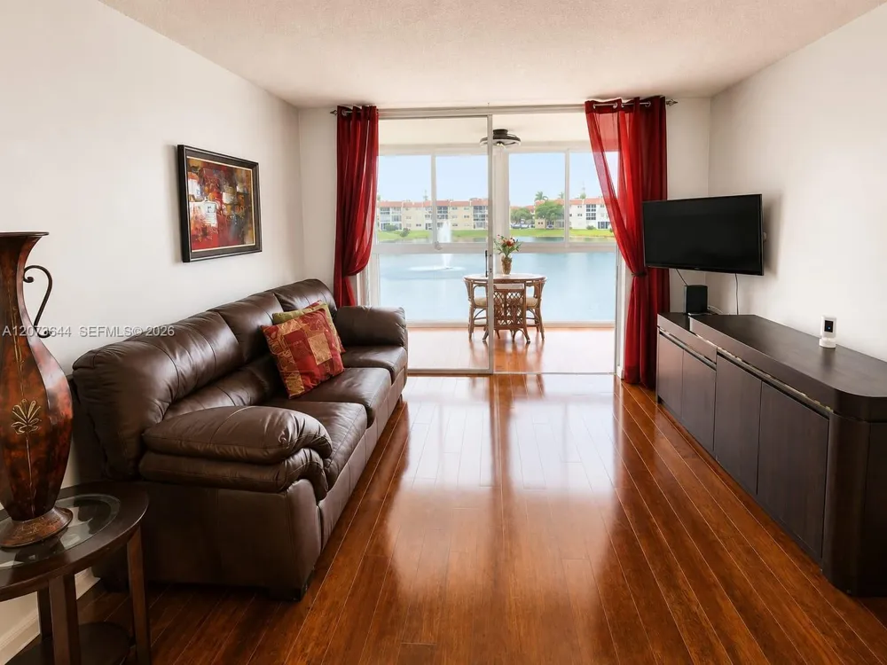2801 Pine Island Rd #208 Sunrise, FL 33322