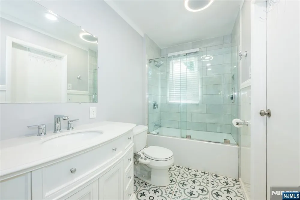 335 Elmira Trail Hopatcong, NJ 07843