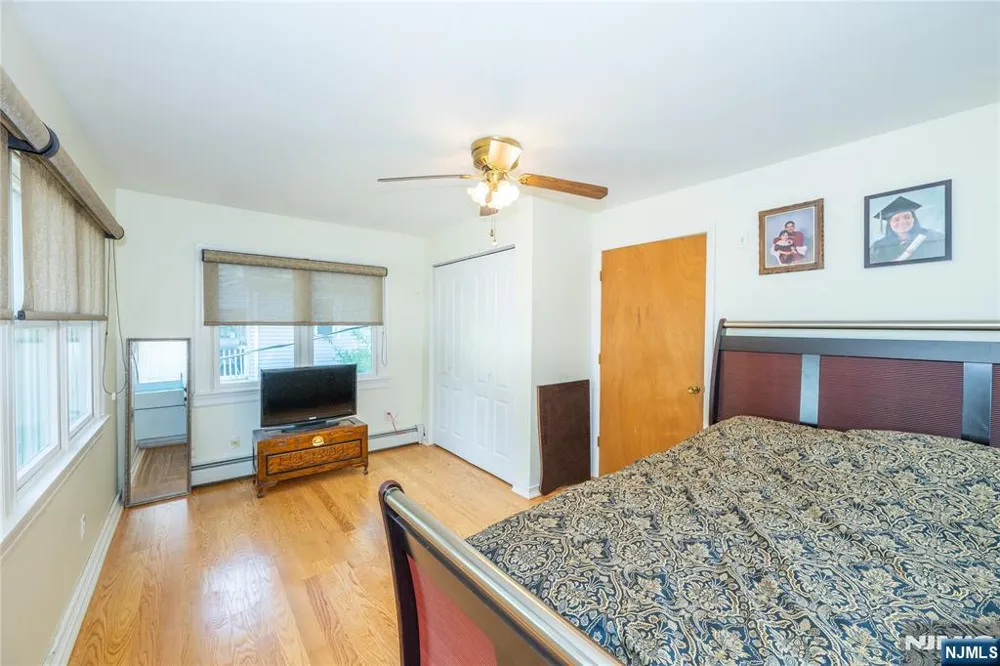 335 Elmira Trail Hopatcong, NJ 07843