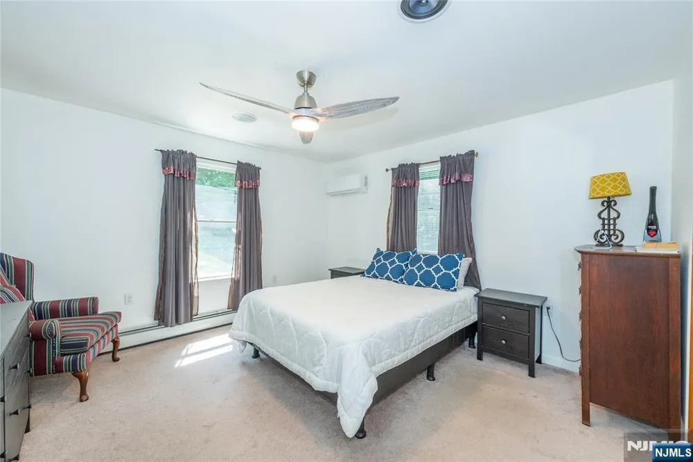 335 Elmira Trail Hopatcong, NJ 07843