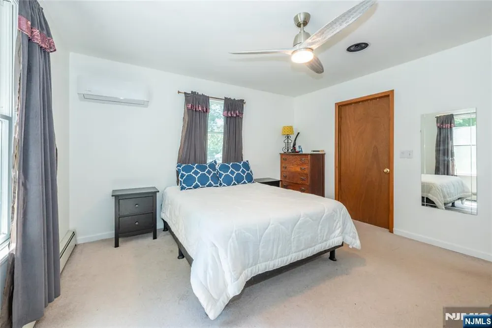 335 Elmira Trail Hopatcong, NJ 07843