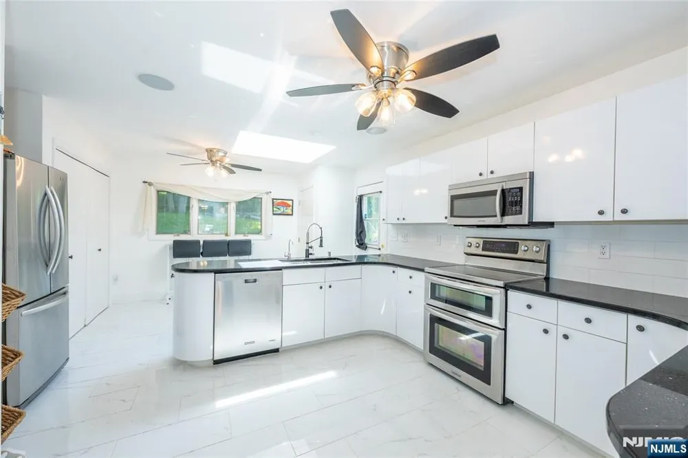 335 Elmira Trail Hopatcong, NJ 07843
