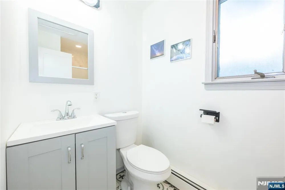 335 Elmira Trail Hopatcong, NJ 07843