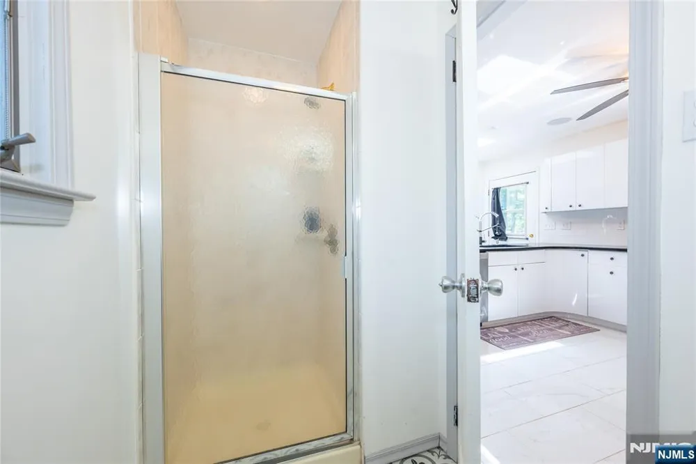335 Elmira Trail Hopatcong, NJ 07843