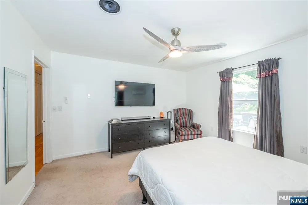 335 Elmira Trail Hopatcong, NJ 07843