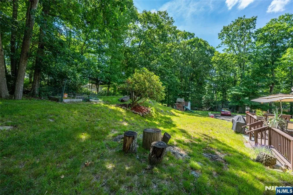 335 Elmira Trail Hopatcong, NJ 07843