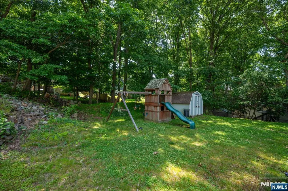 335 Elmira Trail Hopatcong, NJ 07843