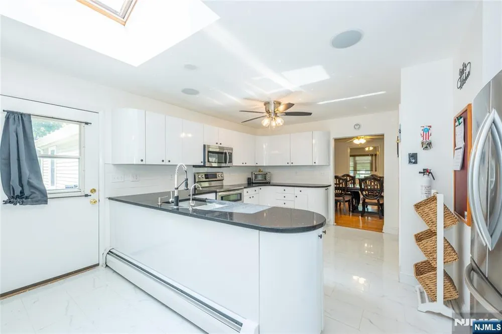 335 Elmira Trail Hopatcong, NJ 07843