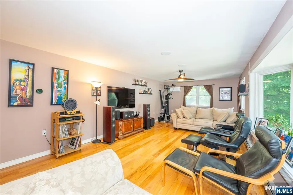 335 Elmira Trail Hopatcong, NJ 07843