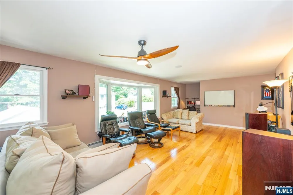 335 Elmira Trail Hopatcong, NJ 07843