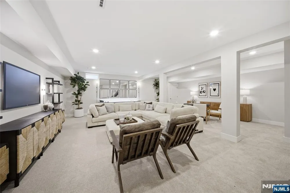 3 Pimlico Place Oakland, NJ 07436