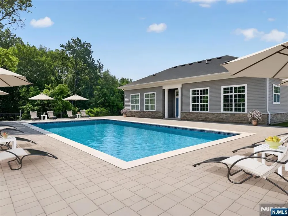 3 Pimlico Place Oakland, NJ 07436