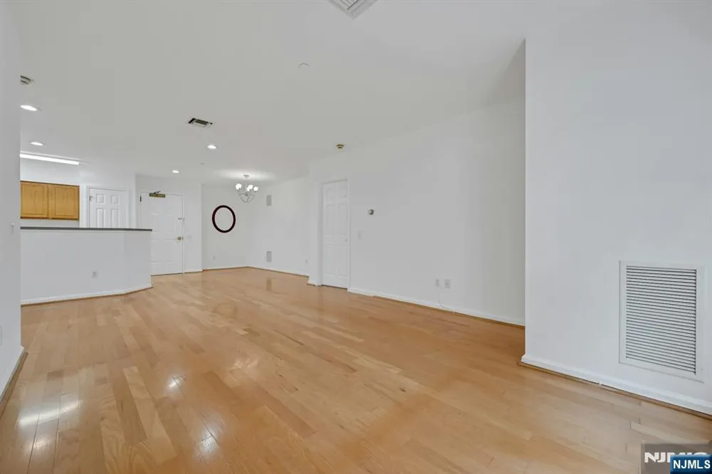 189 Forest 213 Paramus, NJ 07652