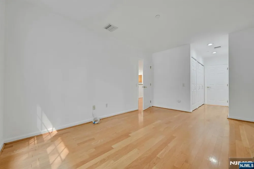 189 Forest 213 Paramus, NJ 07652
