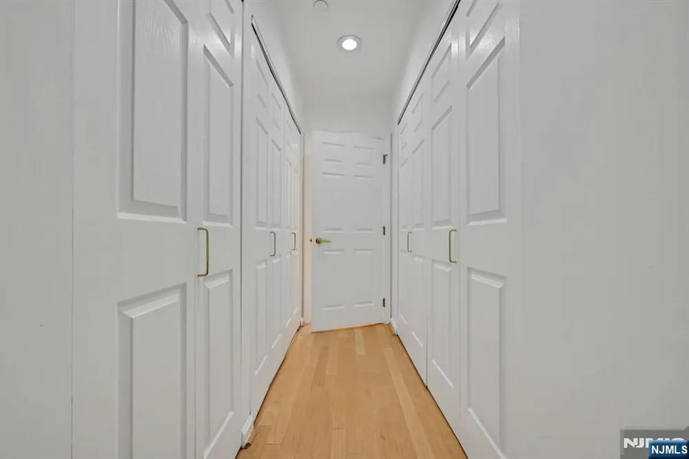 189 Forest 213 Paramus, NJ 07652